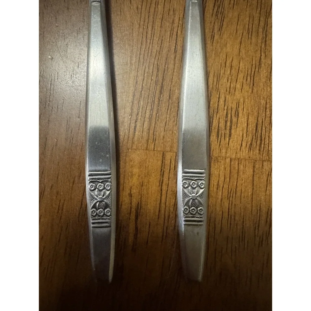 Madina T.M. Butter Knives Stainless Steel Japan Silver Floral Handle set of 2